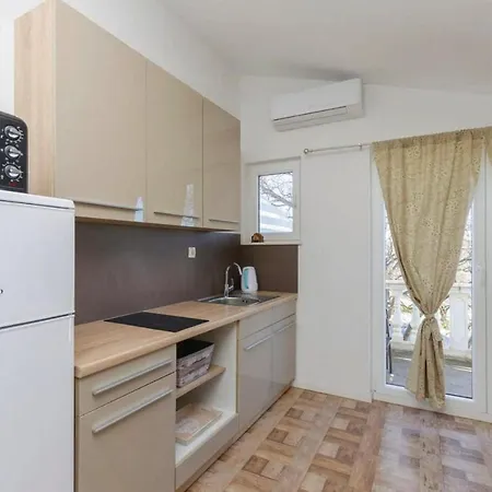 Apartment Fortuna In Pirovac, Close To The Seabeach *