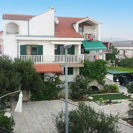 Fortuna In Pirovac, Close To The Seabeach Apartment